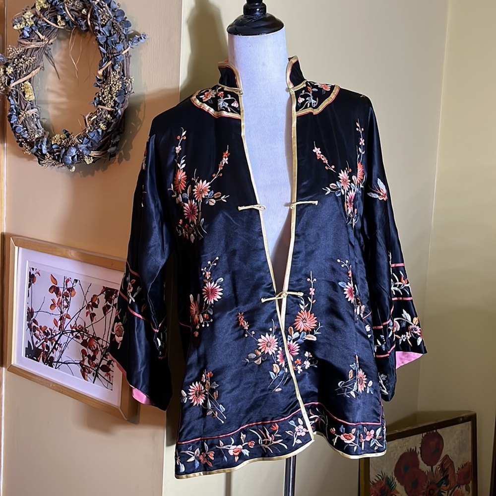 Vtg Silk Kimono Top Size OSFA Genuine Japan Asia Embroidered Floral Silk KnotTie